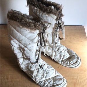 Columbia Snow Boots - Women's Size 12 - Winter White (Cream)